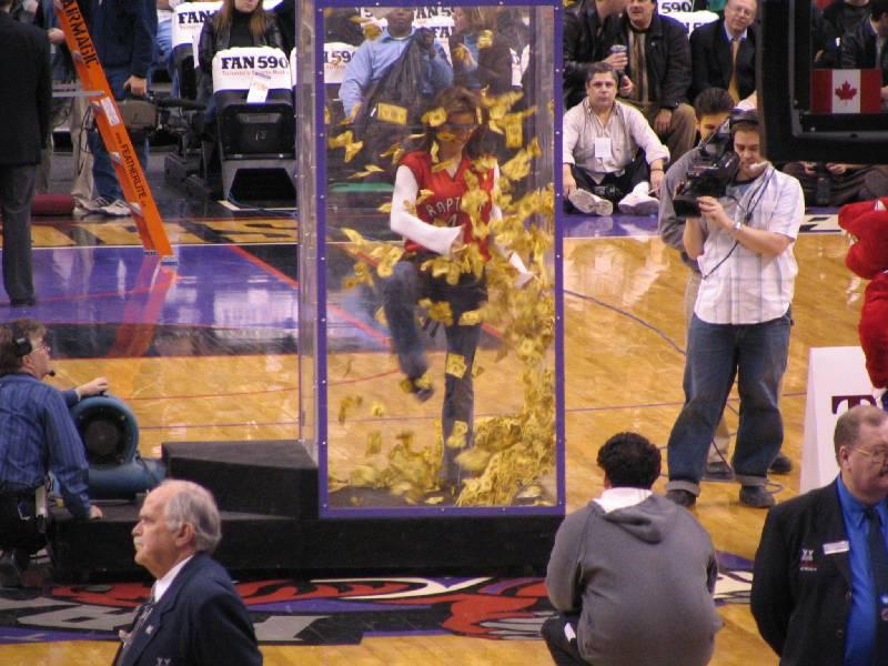 Raptors - 02.04.2005 064.jpg